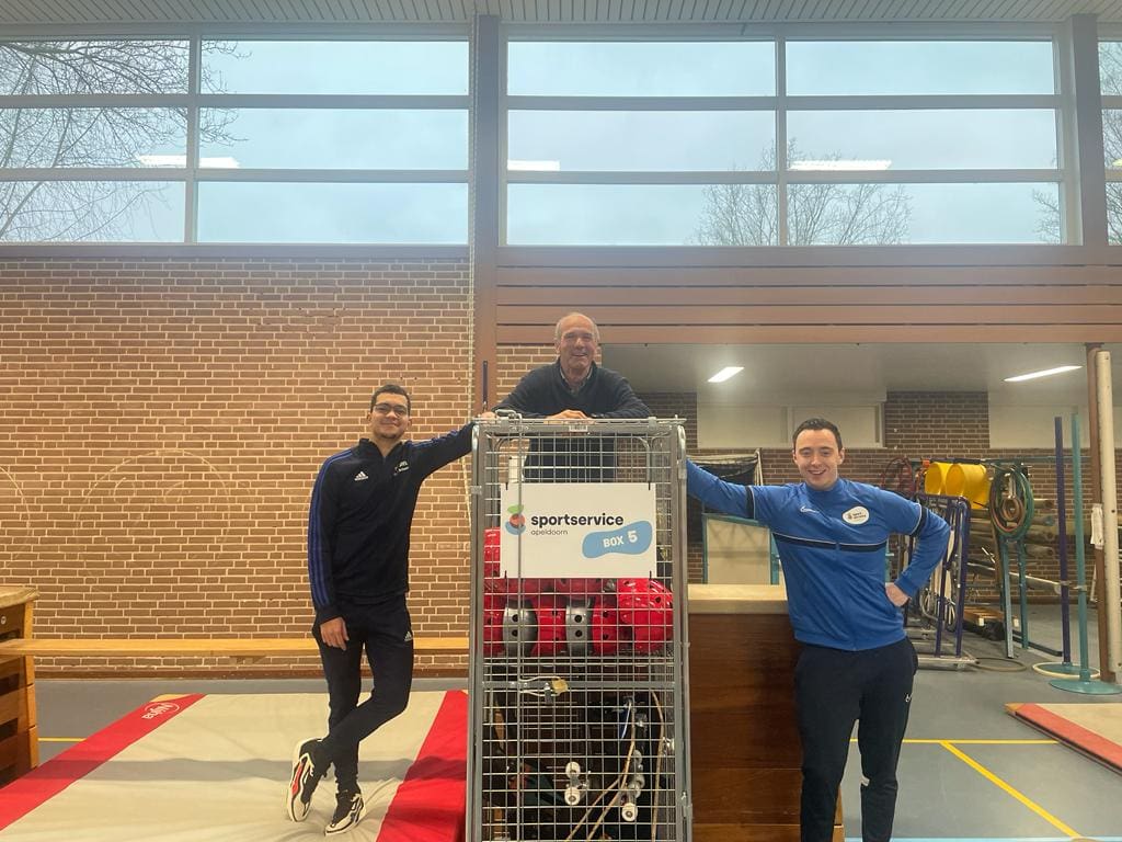 Oud-collega en vrijwilliger Frank Hofland hielp de collega's met de verspreiding!