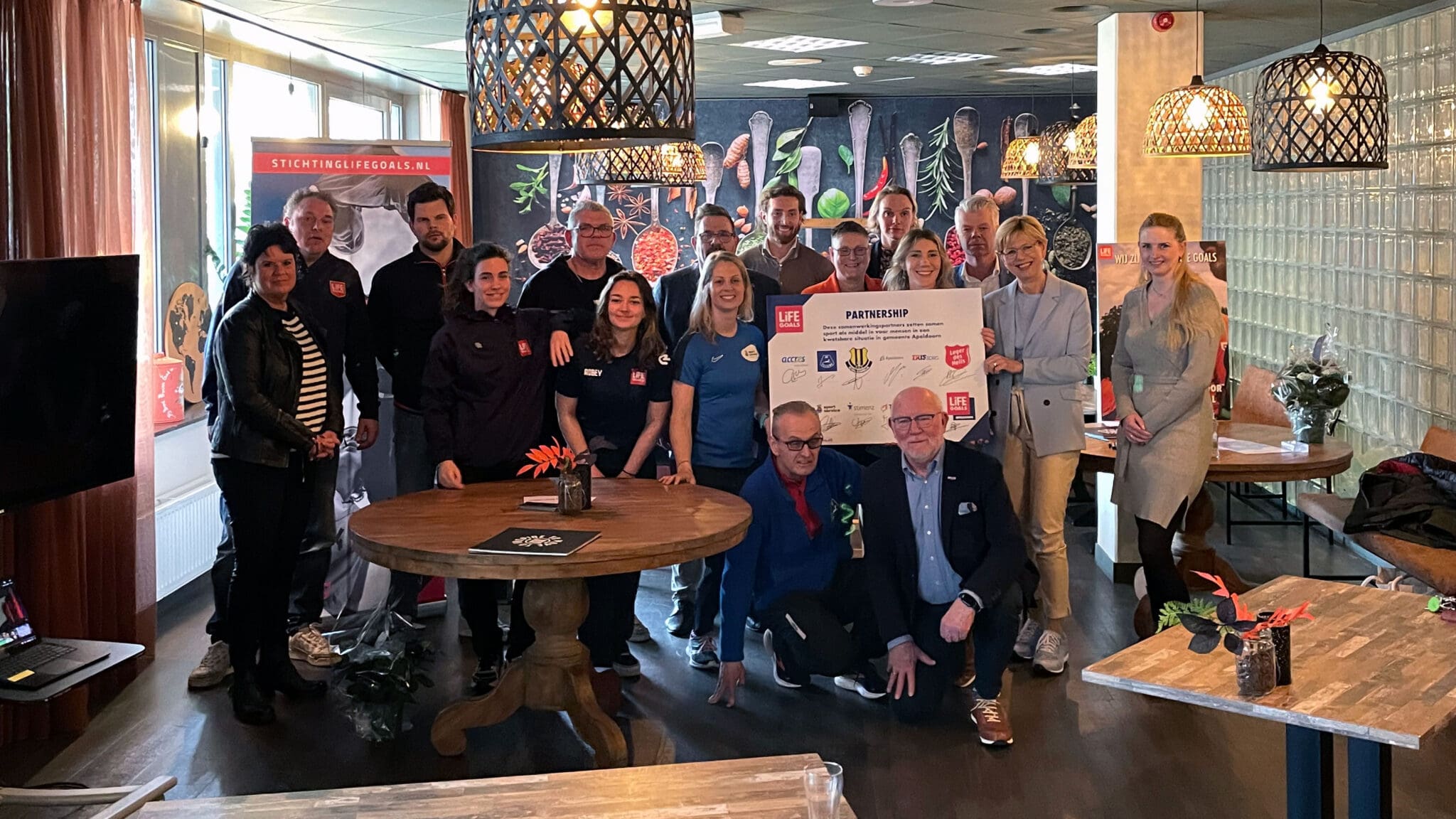 Life Goals Apeldoorn partners bij ondertekening convenant