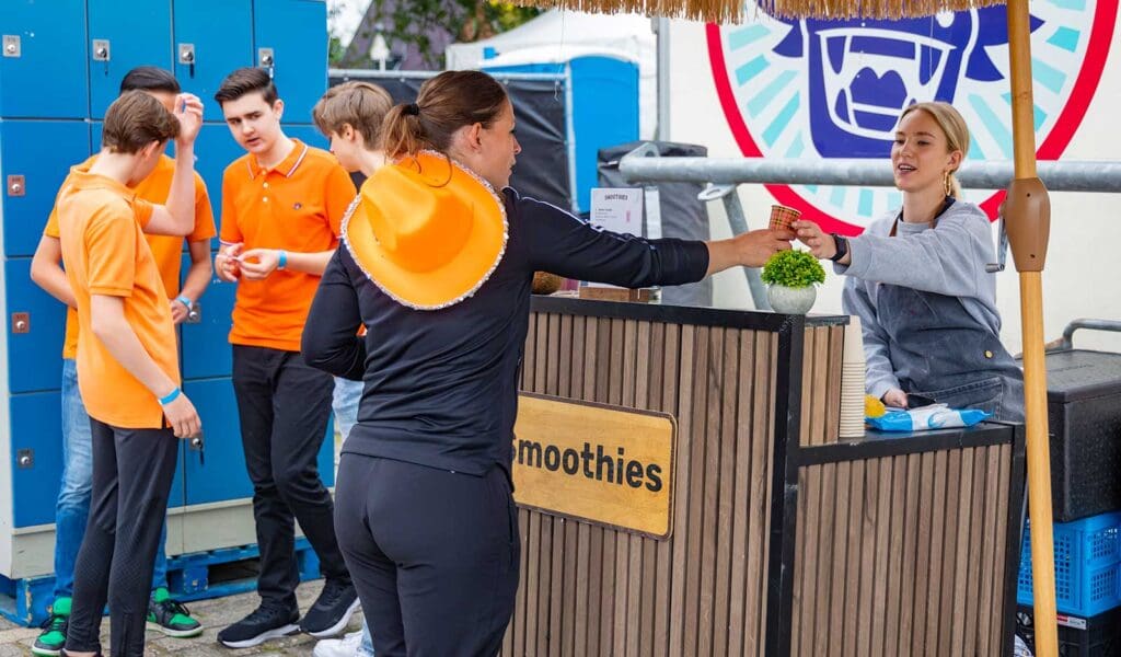 Smoothiebar JOGG bij Drakenboot Scholierenrace 2024 - Credits Rob Voss