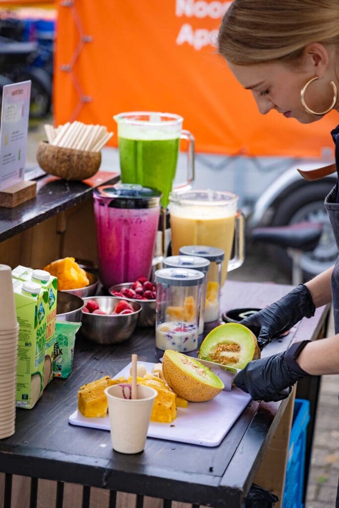 Smoothiebar JOGG bij Drakenboot Scholierenrace 2024 - Credits Rob Voss