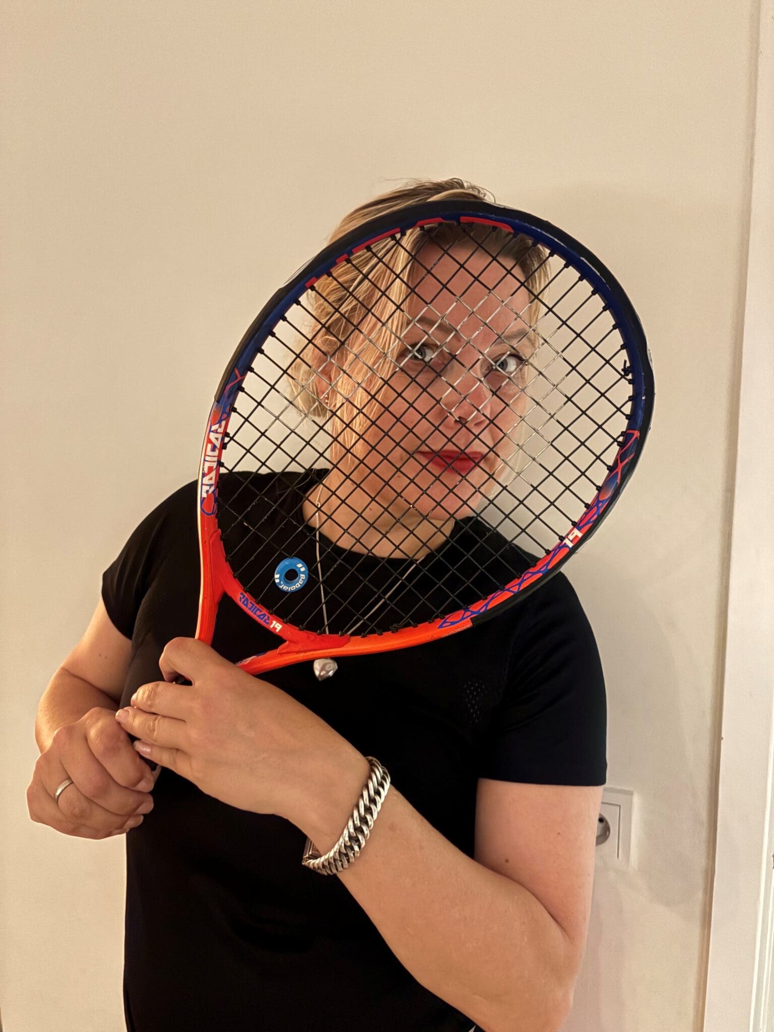 Aefke en haar tennisracket GLI tennis
