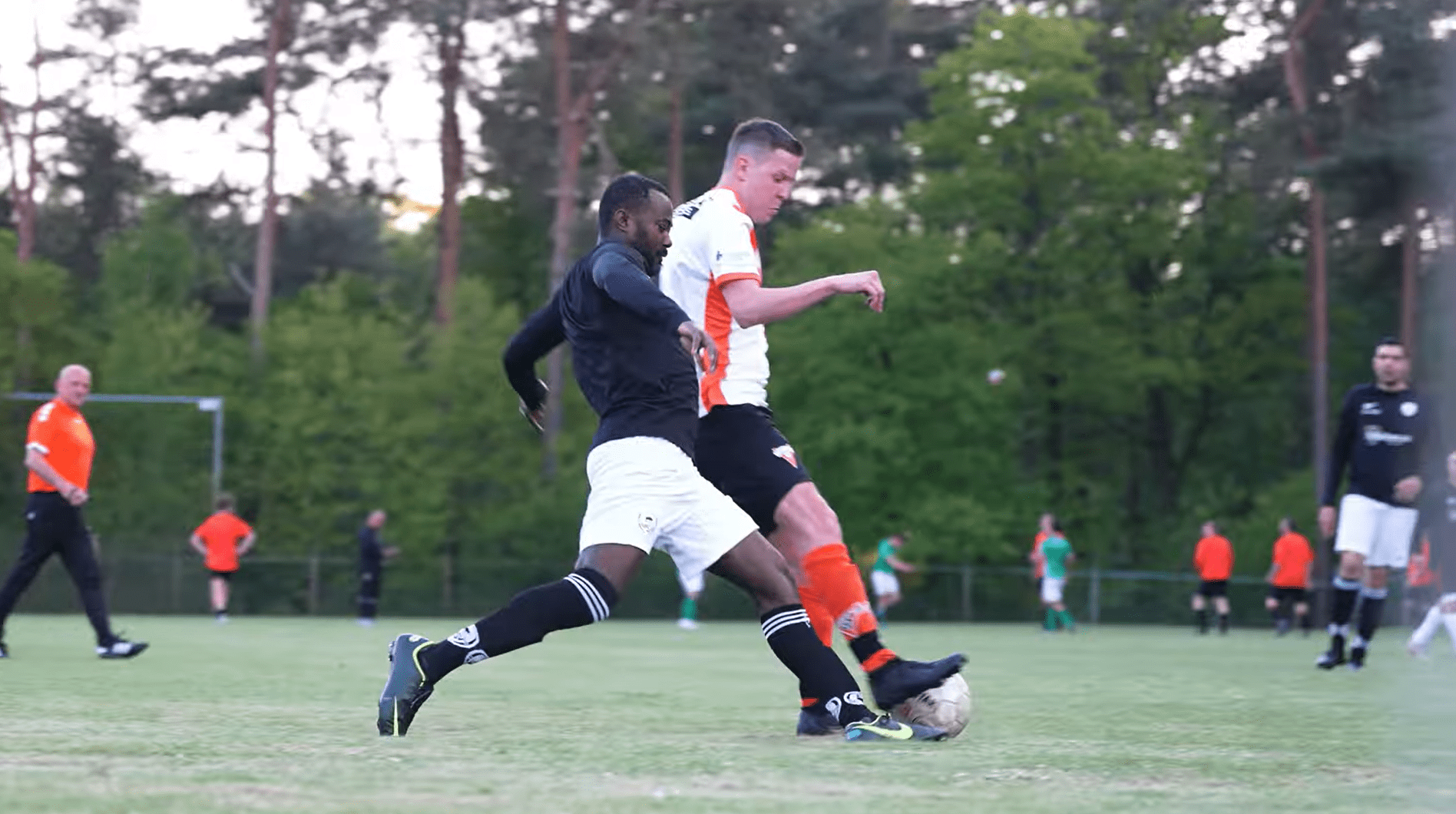 Joseph ging voetballen dankzij de hulp van de Beweegmakelaar.